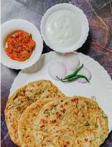 4 Pcs Paratha with Curd and Sabji